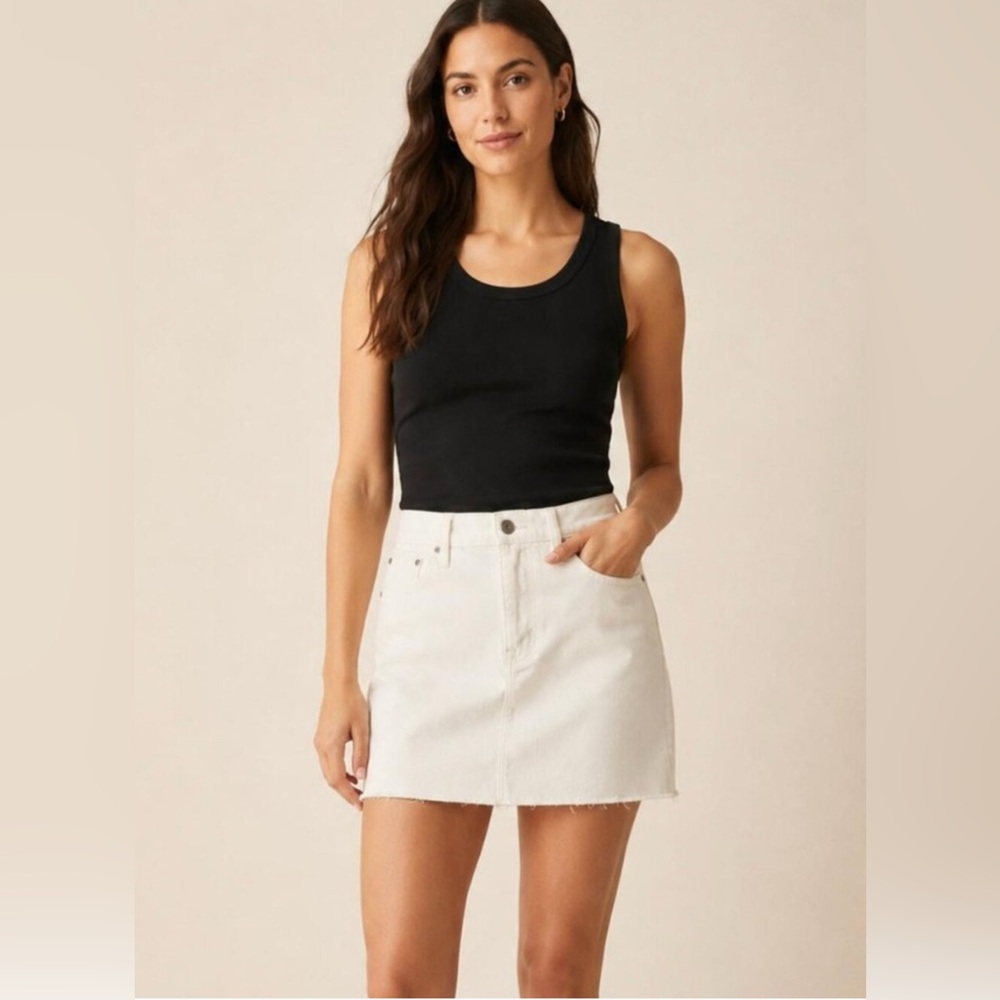 Like new. J.Crew. Sz 30. White denim skirt.